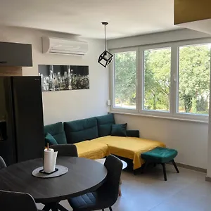 https://adriatic-design-apartman.hotelinzadar.com